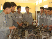 Lao Ä‘á»™ng VN Ä‘ang l&agrave;m viá»‡c táº¡i má»™t x&iacute; nghiá»‡p á»Ÿ Malaysia