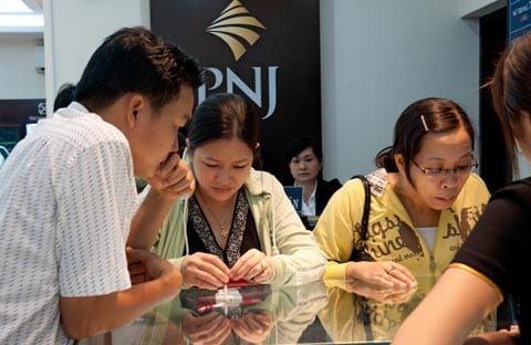 Giá và ng trong nước tiến sát 43,8 triệu đồng gia vang trong nuoc tien sat 43,8 trieu dong